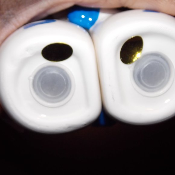 Happy Hugging Snowmen Salt And Pepper Shakers - Picture 6 of 8